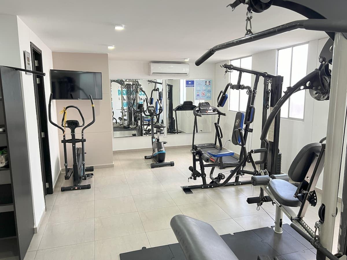 Gimnasio moderno completamente equipado en apartamento inteligente La morada de Serson en Cúcuta