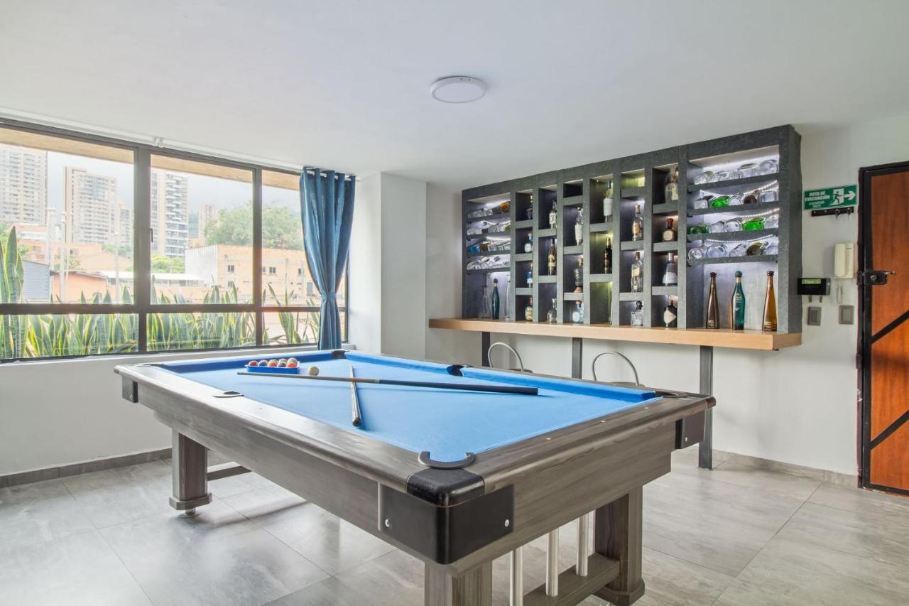 2 bedroom with pool table, 1 block from Lleras park, p8
